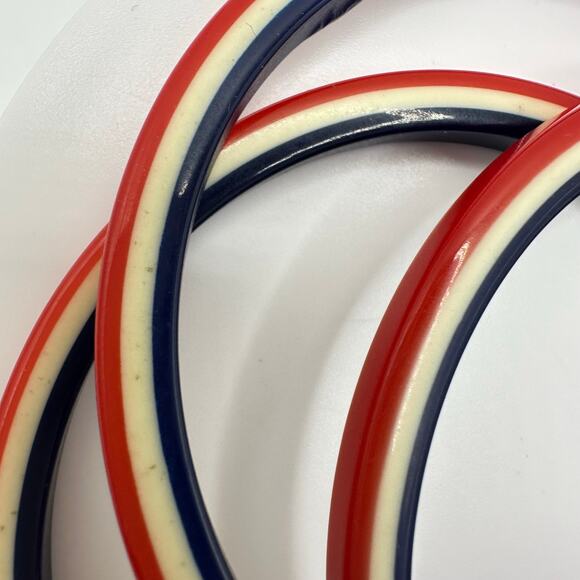 Set of 3 1940s vintage red white blue swirled lucite stackable bangle bracelets - Picture 5 of 8